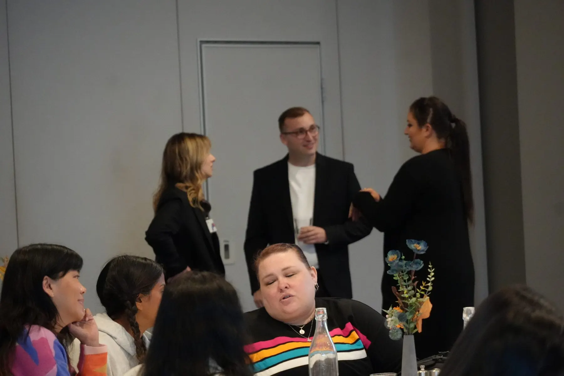 Leaders in conversation between sessions
